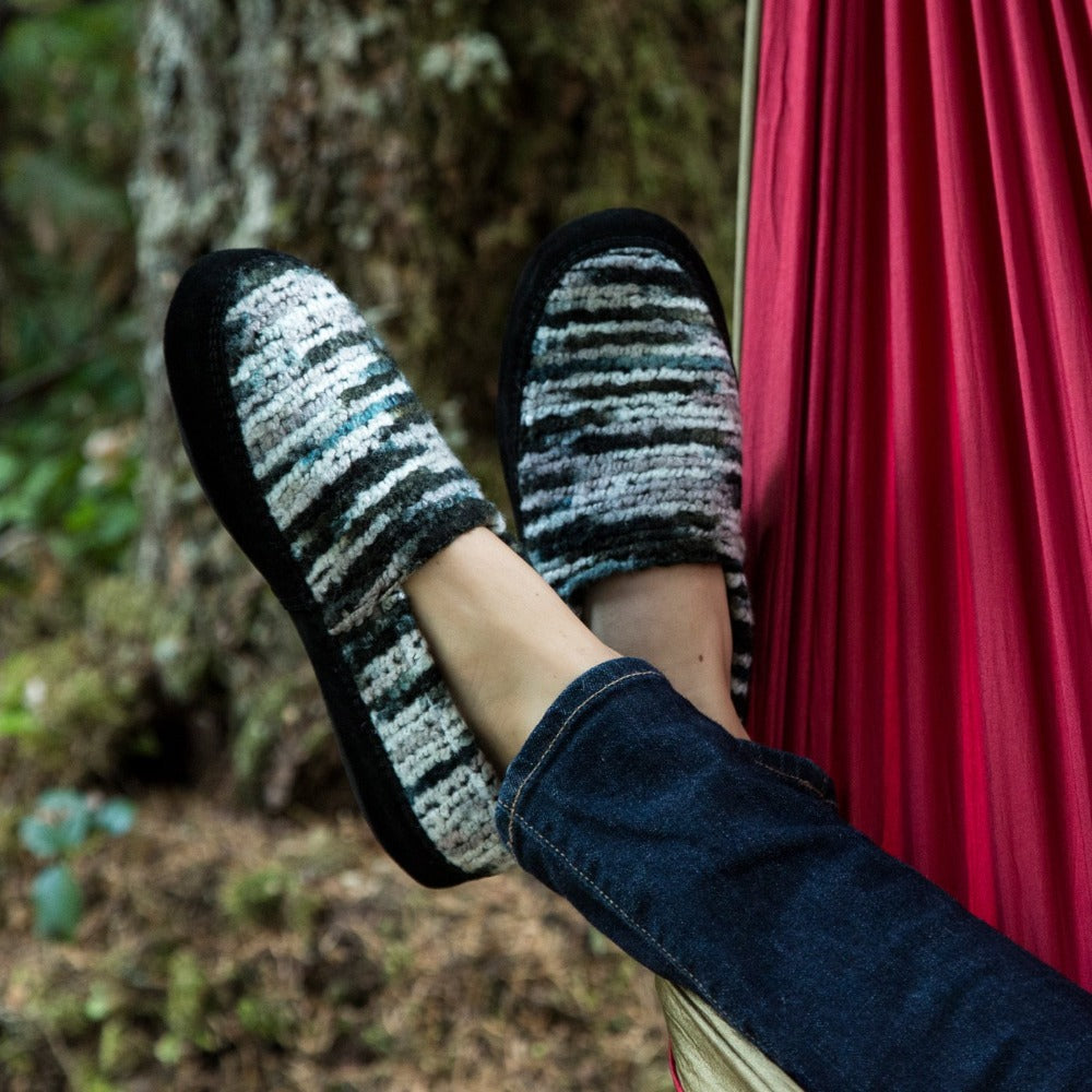 Women's Patterned Brown and Pink Leaves Moccasin Slipper

 #color_brown-and-pink-leaves