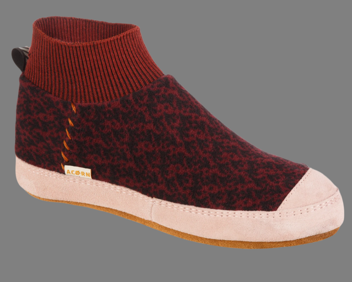 Acorn women's polar pair short slipper sock featuring soft, warm fabric and a cozy slip-on design for indoor comfort.
#color_garnet