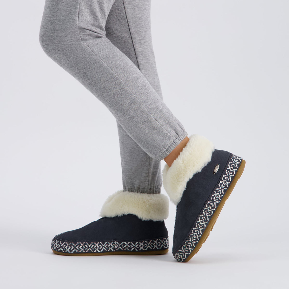 25200 Women's Greta Embroidered Bootie Slipper #color_mineral
