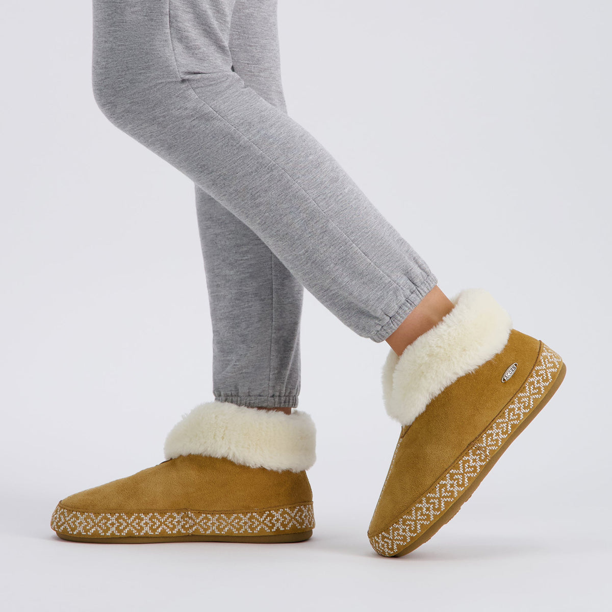 25200 Women's Greta Embroidered Bootie Slipper #color_buckskin