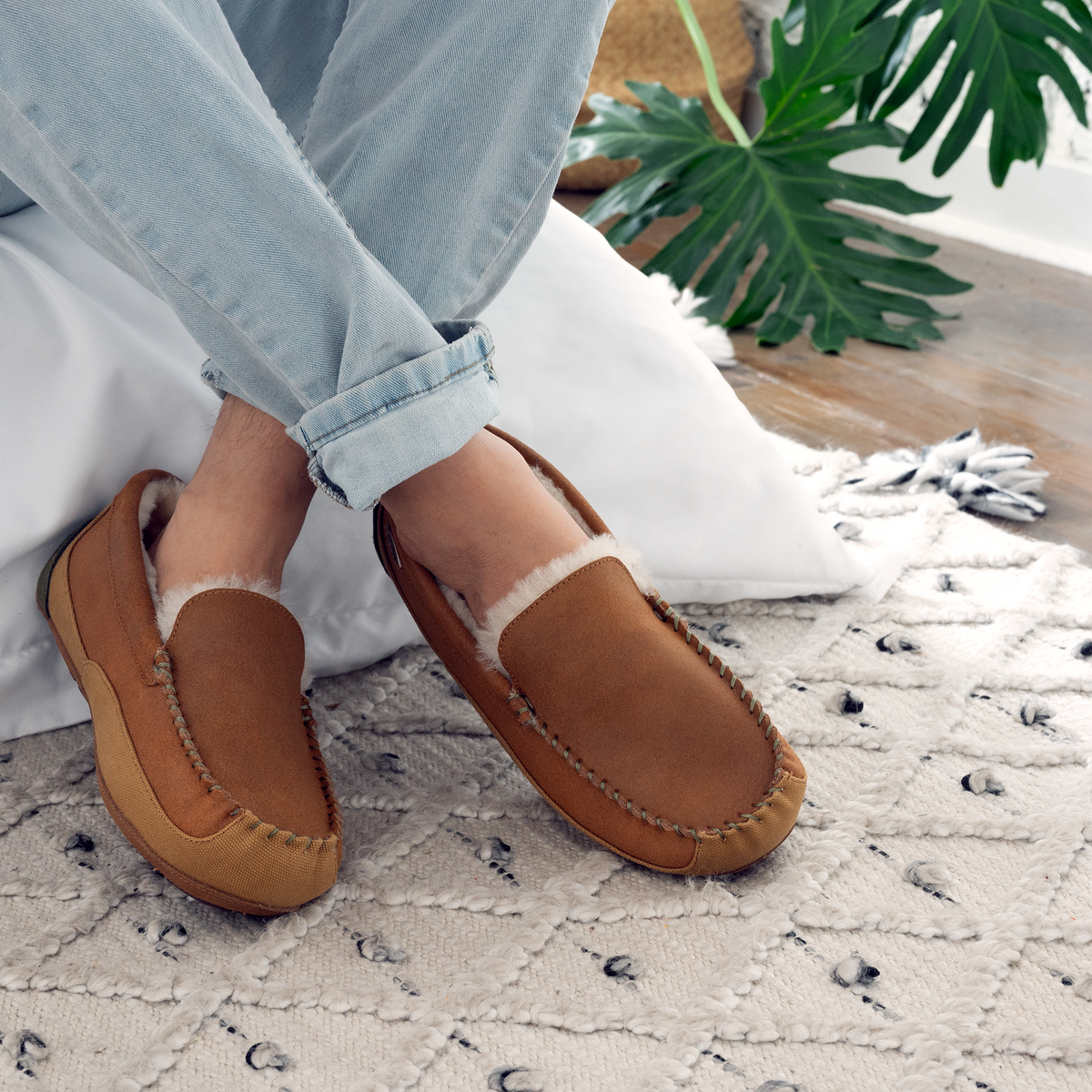 20164 Acorn Mens Hamilton Suede Driving Moccasin #color_buckskin