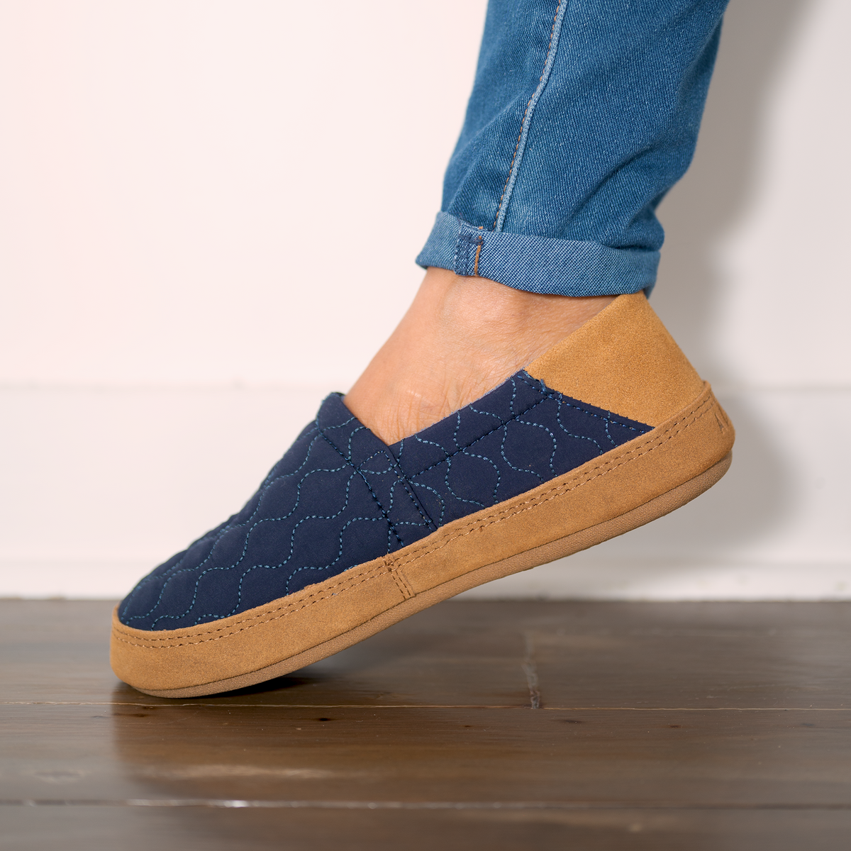 24003 Womens Walden Quilted Moc #color_navy