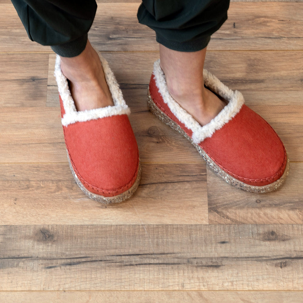Women's Rockland Rasin Moccasin Slipper

#color_raisin